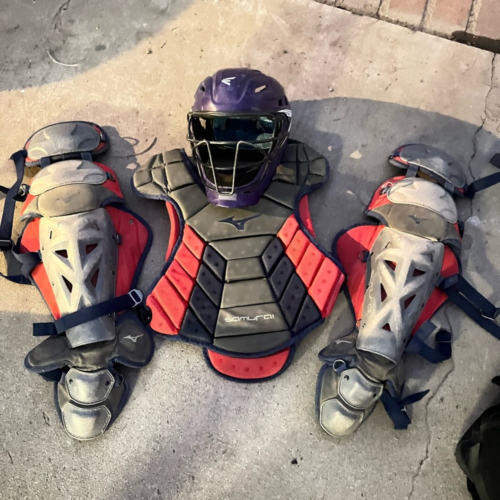 Mizuno Purple and Red Catcher's Gear Set